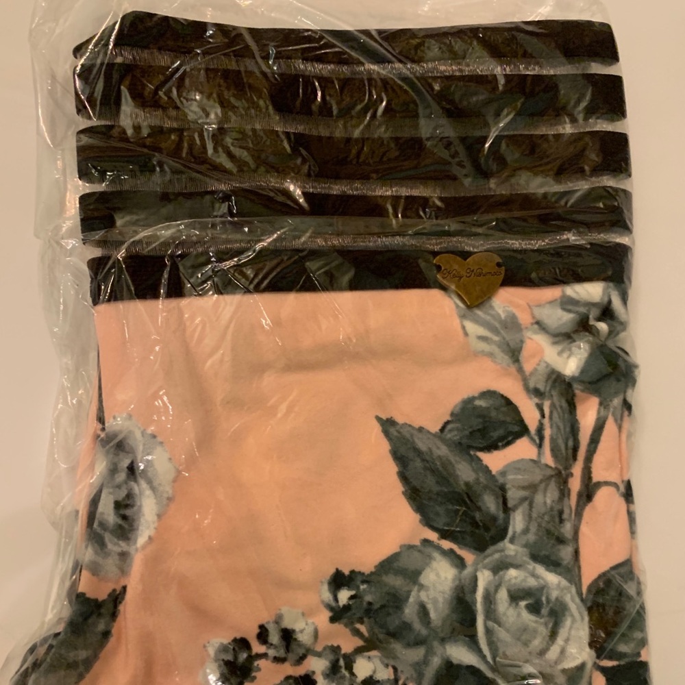 Cute Booty lounge BNWT black pink floral leggings